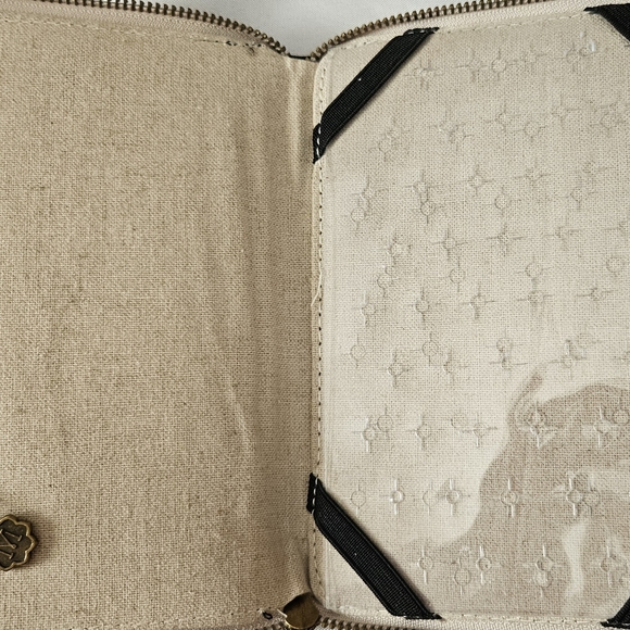 Magnolia and Vine Snap Storage - Picture 2 of 3